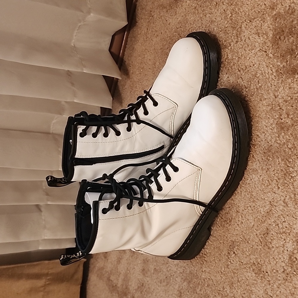 Dr. Martens 1460 Smoot Leather Lace up Boots